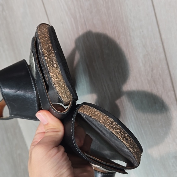 Taos Womens Carousel Hook&loop Wedge Leather Sandals shoes sz 41/10-10.5 - Picture 4 of 12